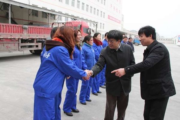 中航郑飞集团和中航光电(洛阳158厂)相比,在待